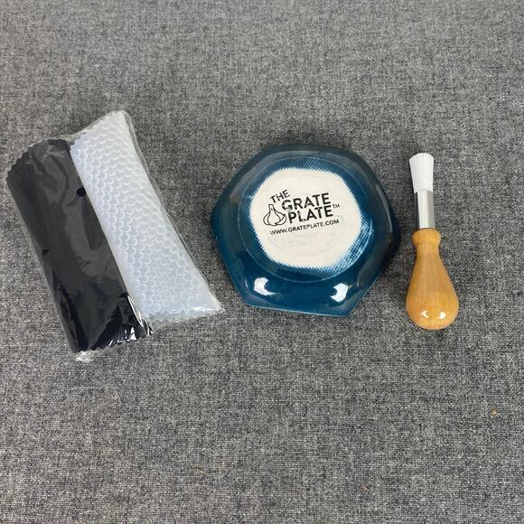 Grate Plate CERAMIC Grater Garlic Peeler BRUSH Kitchen Tool 3 Piece Set Unused - Picture 6 of 8